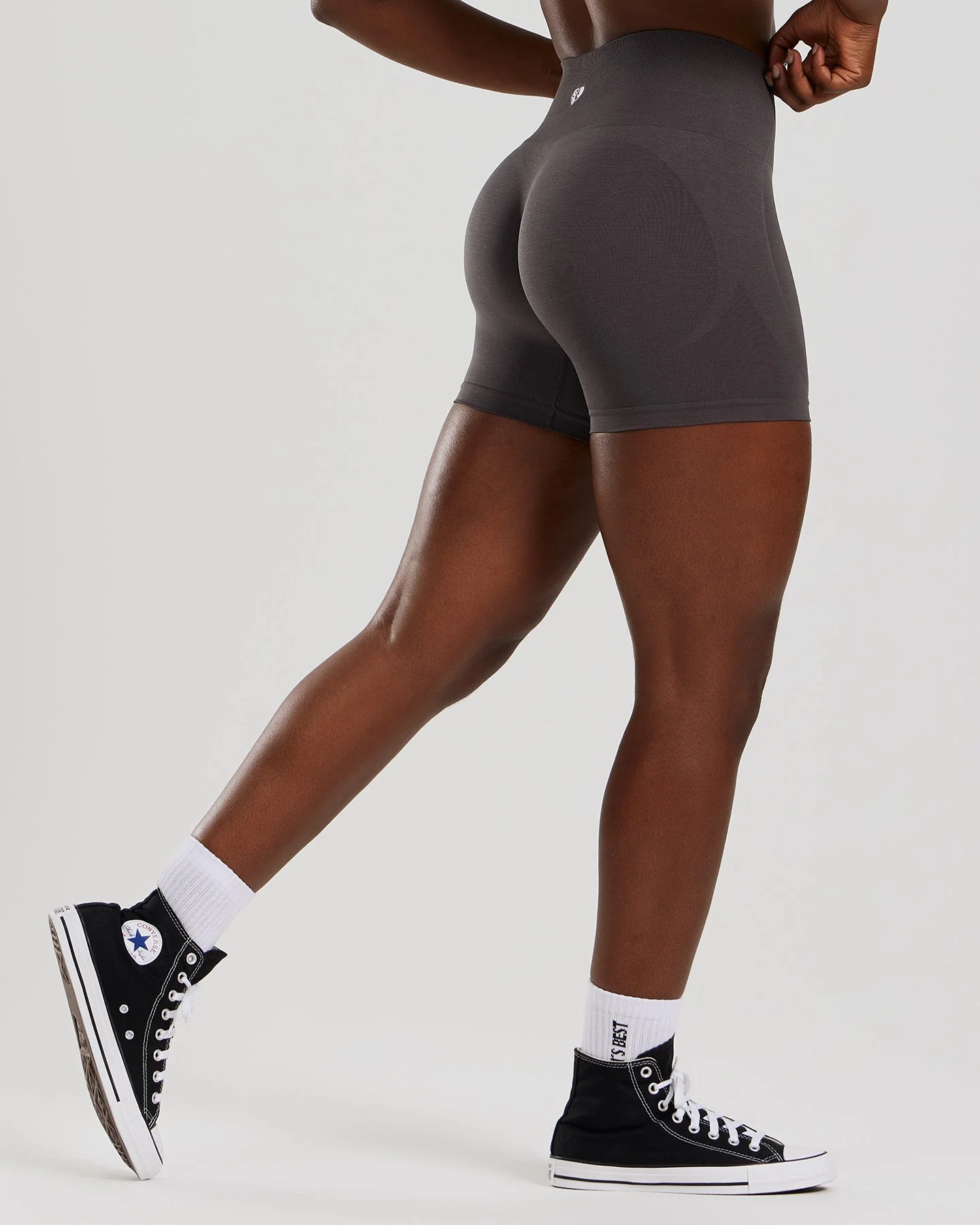 Define 2.0 High Waist Scrunch Shorts 4" | Graphite