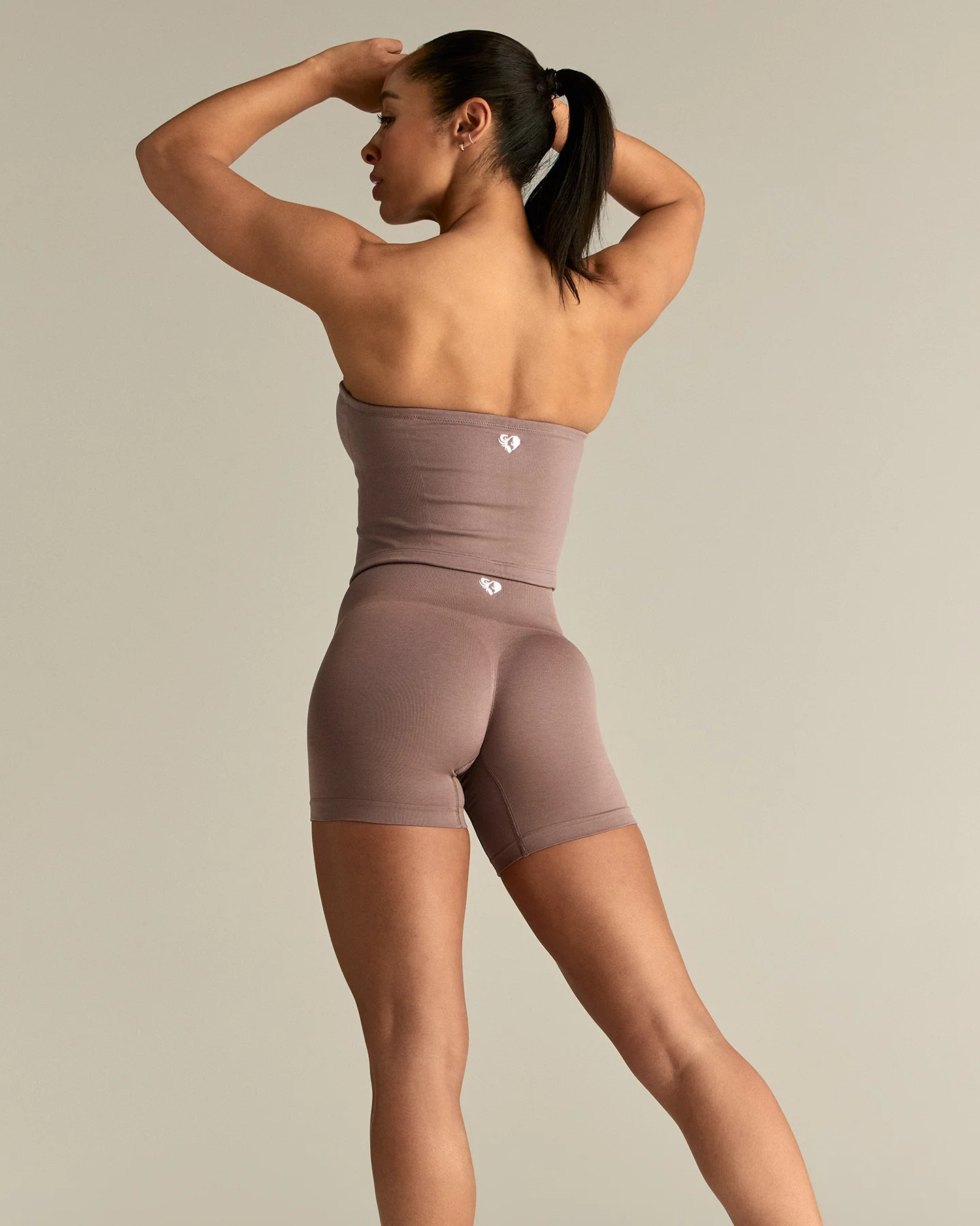 Define 2.0 High Waist Scrunch Shorts 4" | Mocha - Image 8
