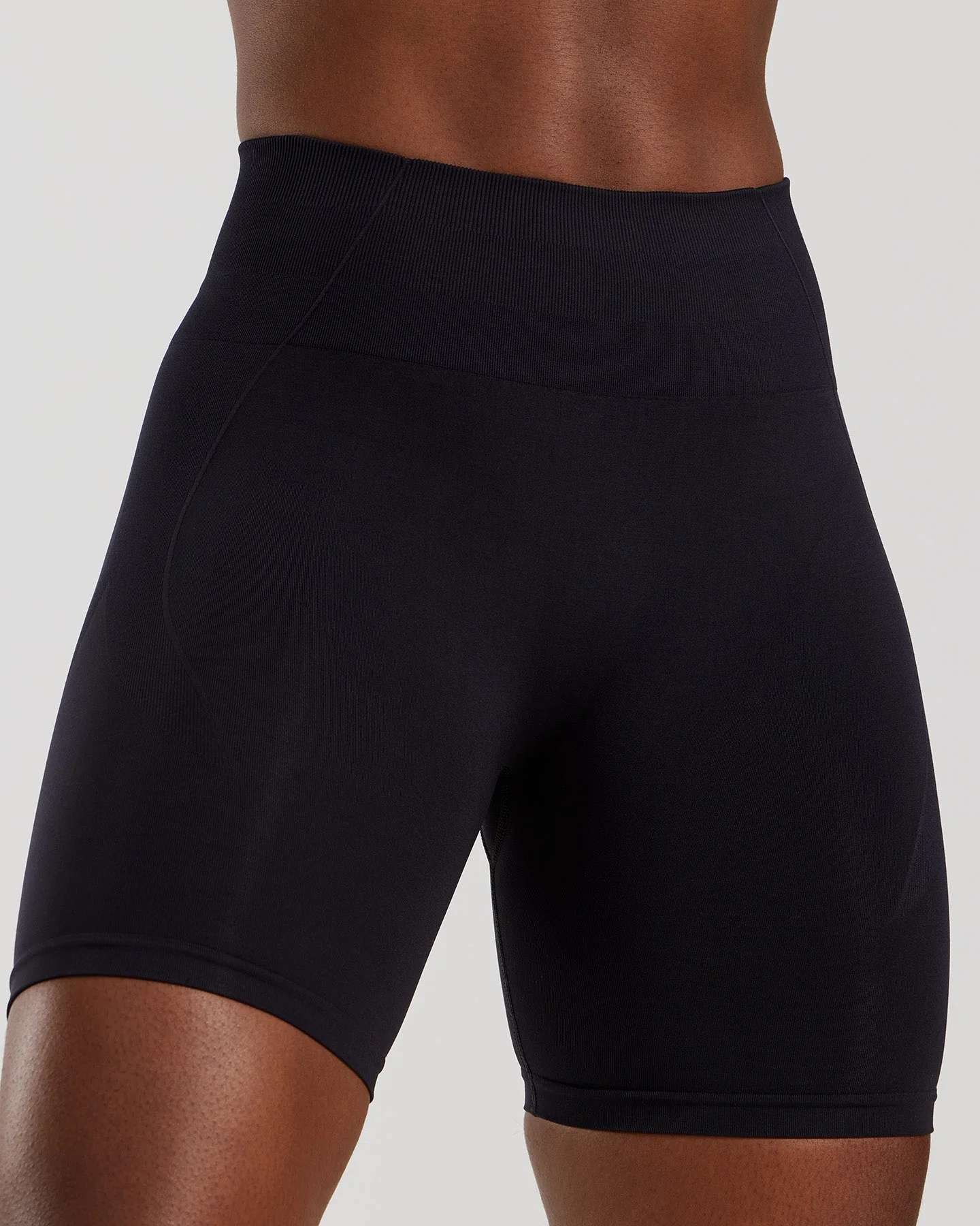 Define 2.0 High Waist Scrunch Shorts 6" | Black - Image 3