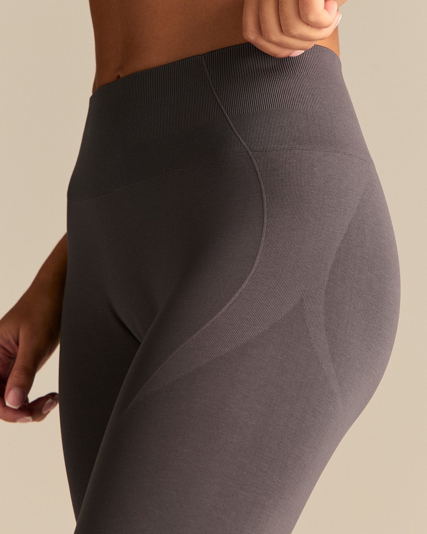 Define 2.0 High Waist Scrunch Leggings | Slate Grey - Image 3