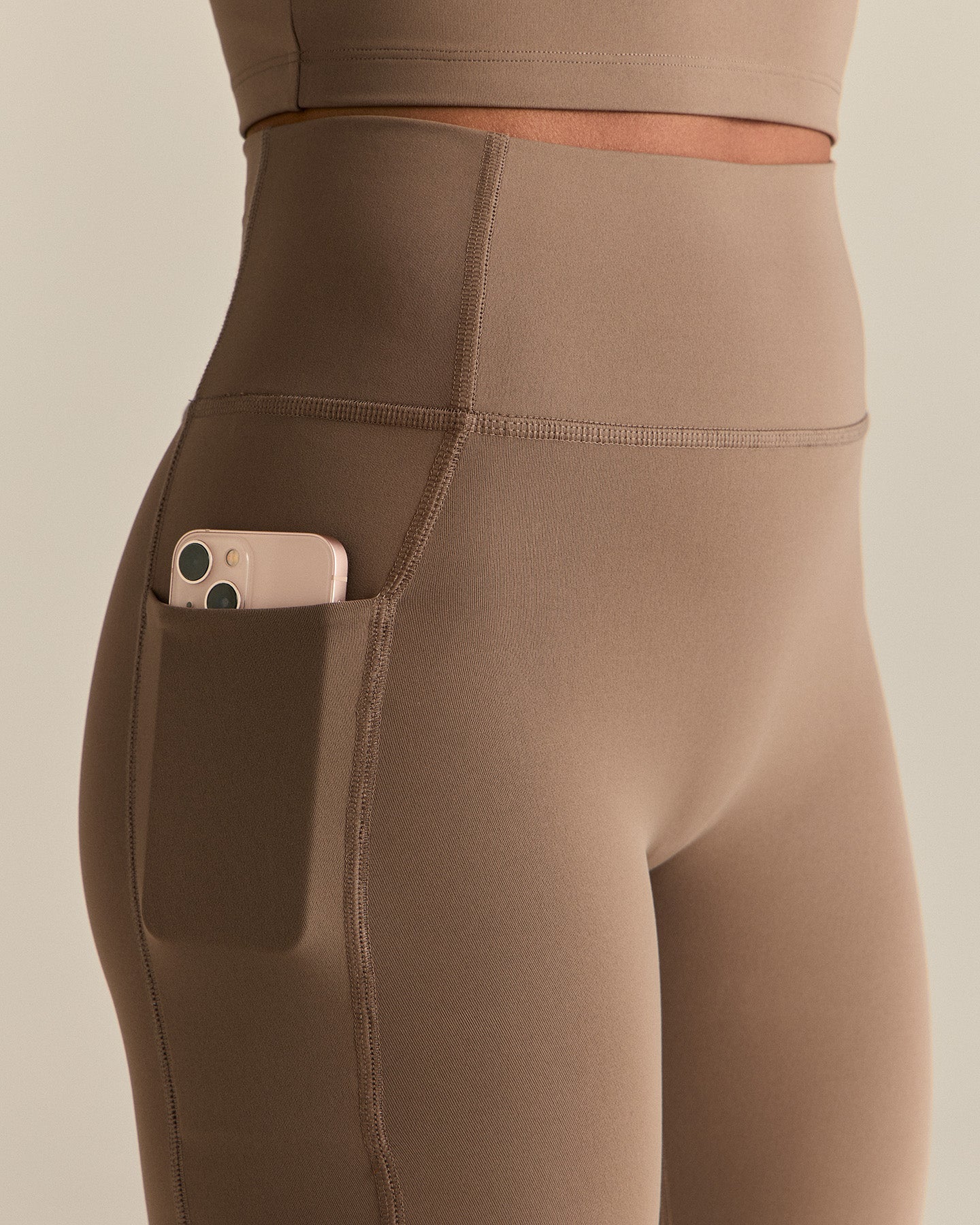 Essential High Waist Leggings with Pockets | Caribou - Image 3