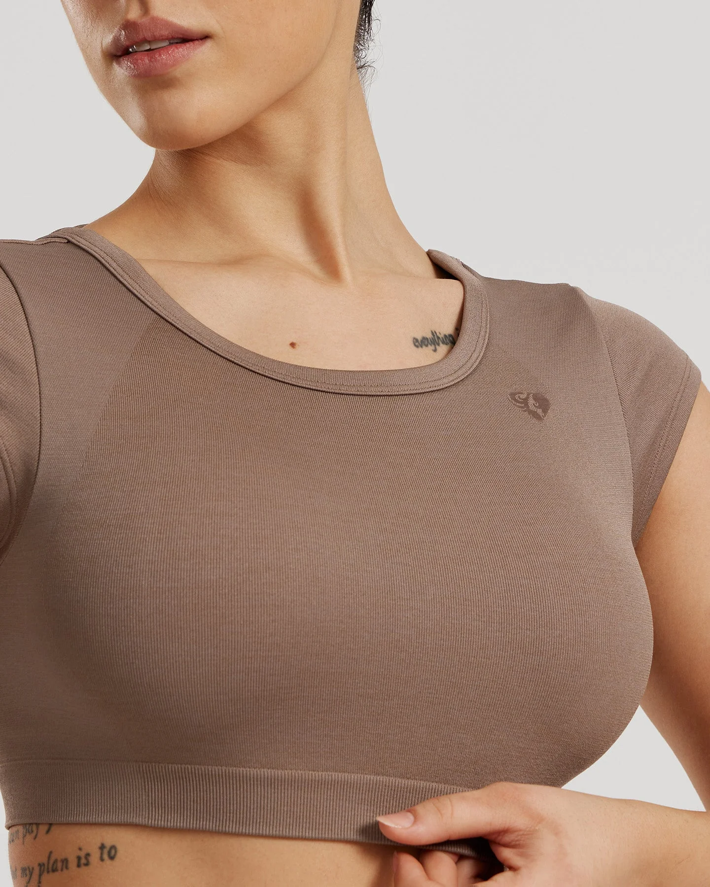 Motion Seamless Open Back Short Sleeve Crop Top | Caribou - Image 3