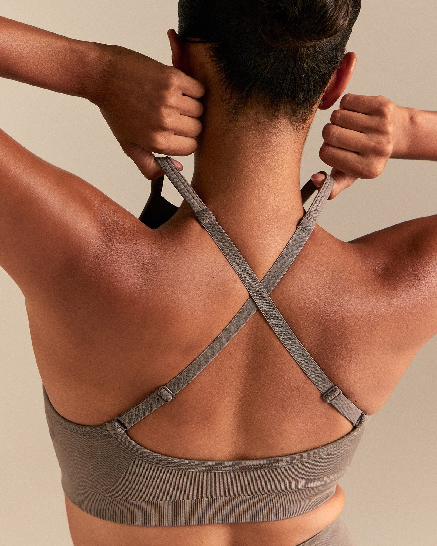 Motion Seamless Racer Front Bra | Taupe Grey - Image 3
