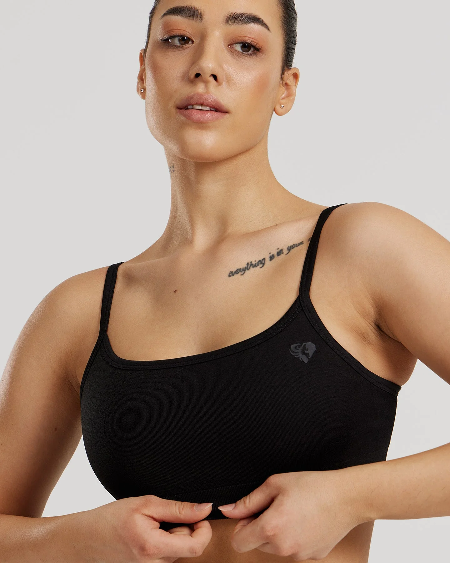 Motion Seamless Straight Neck Bra | Black - Image 3