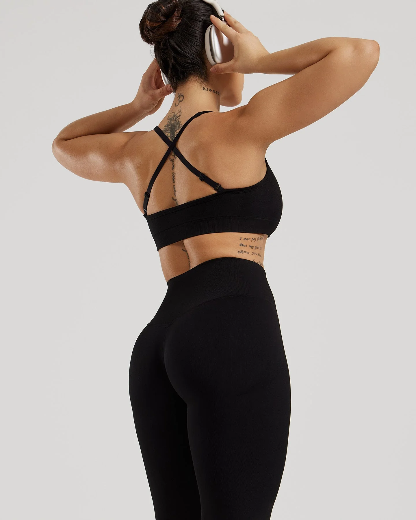 Motion Seamless Straight Neck Bra | Black - Image 6