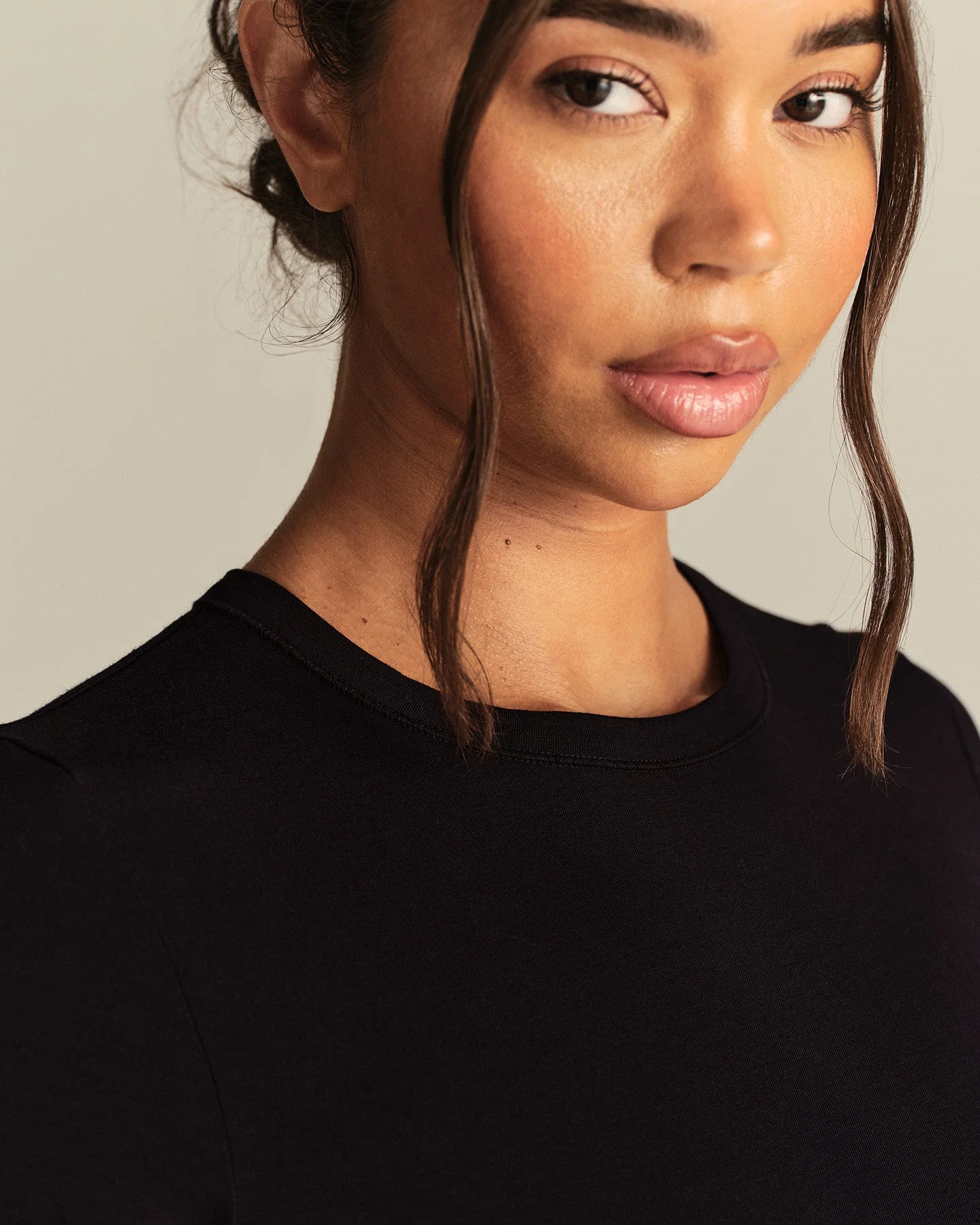 Smooth Contour Midi Short Sleeve T-Shirt | Black - Image 7